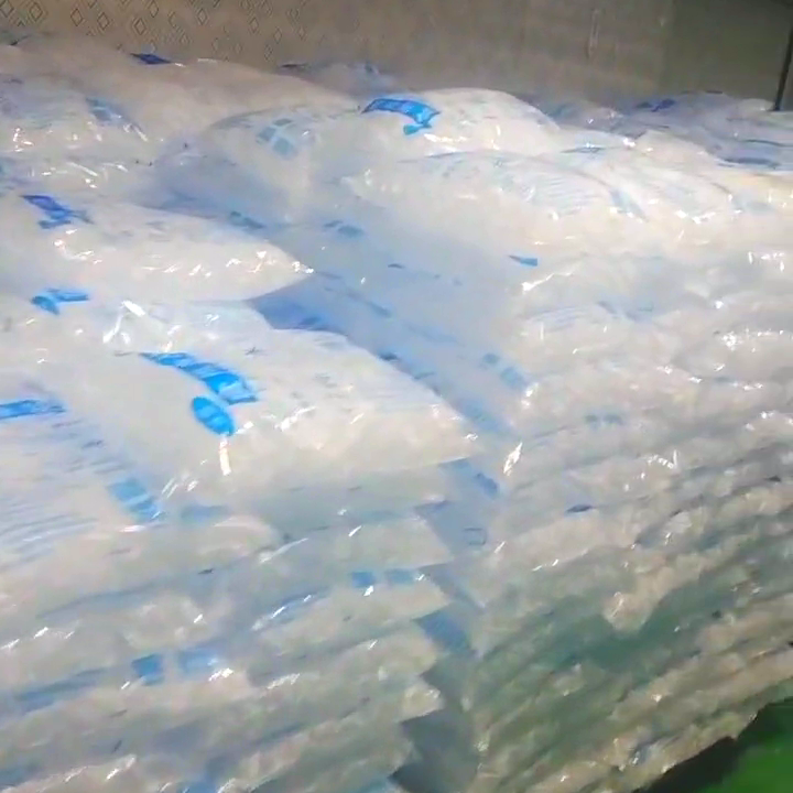 工厂室内降温冰块_工厂冰块降温效果_工业冰块与食用冰块区别